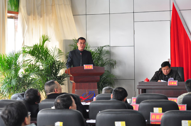 先進單位—冷水江客運分公司代表上臺發(fā)言